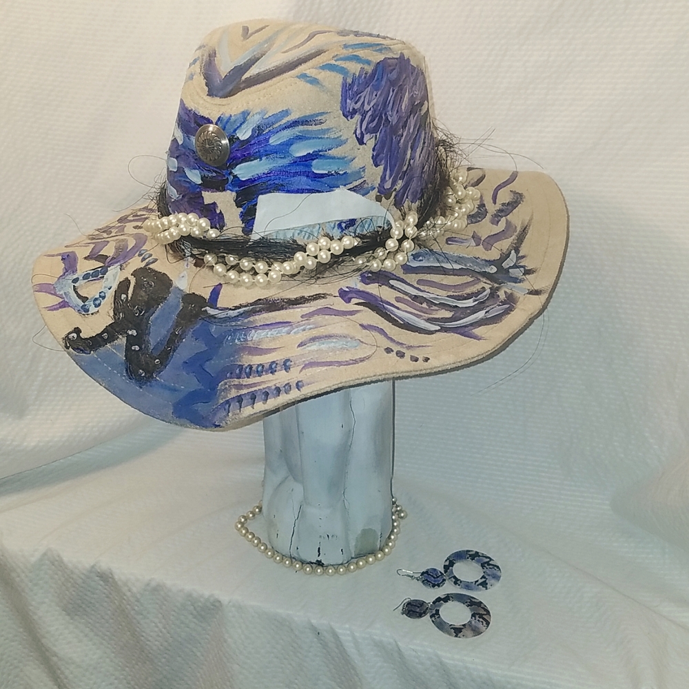 Kentucky Derby Hat Unique Hand Painted size 8 Lugurious, faux Pearls! Horse hair